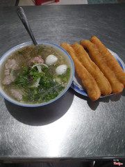 Tô bình thường 15k( có hành)+ bánh quẩy 3k/1cái