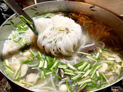 Nồi bánh canh lúc nào cũng nóng 