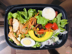 Salad gà sốt mè rang