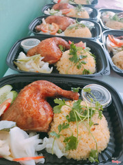 Hộp cơm ở Phi Phi Quán nhìn rất lịch sự, bắt mắt ;)