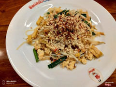 Pad thai hủ tiếu chụp tại nhà hàng Thipsamai năm 2018