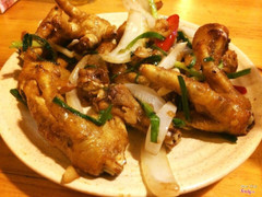 Chân gà chiên mắm là món mình gọi nhiều nhất, 6 người 3 đĩa :)), khá ngon, nhưng có vẻ hơi ít