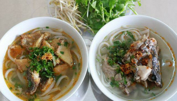 A Bảo - Cơm Gà Quay Da Giòn & Hủ Tiếu Nam Vang