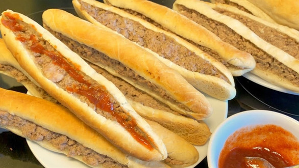 Bánh Mì Cay - Đặc Sản Hải Phòng - Quỳnh Mai