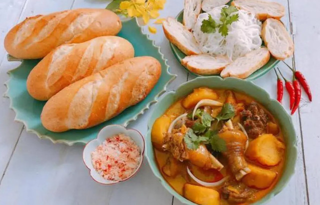 Bánh Mì Cà Ri Gà - Tuấn Mập