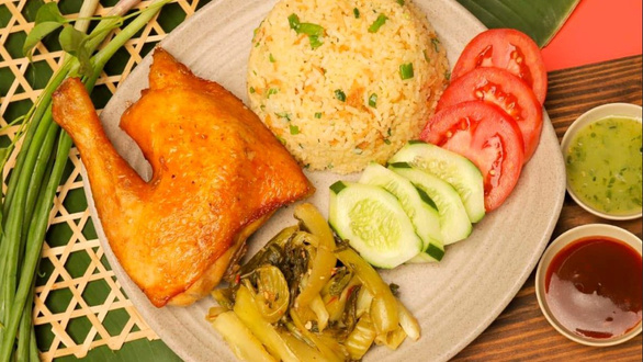 Cơm Gà Xối Mỡ Đức Phát - Đường Số 1