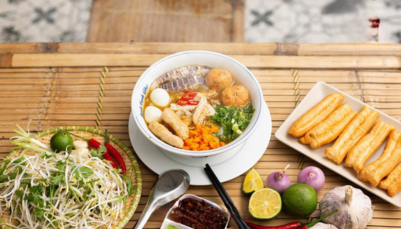 Bánh Canh Cô Lệ - 108 Lê Quý Đôn