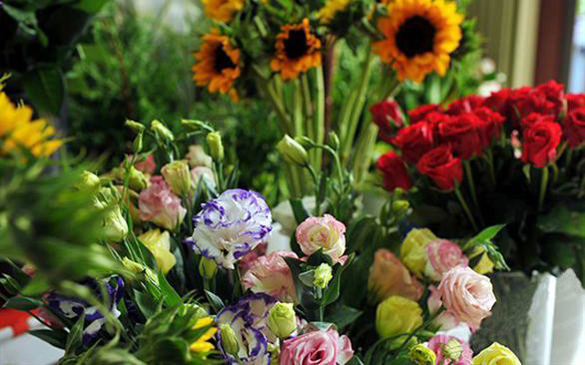 Burin Make Up & Flower - Phạm Thế Hiển