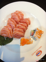 salmon n sushi roll