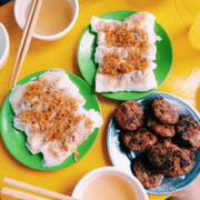 Bánh cuốn tôm thịt và chả nướng