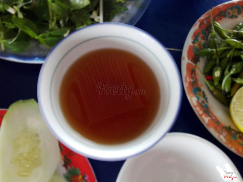 Chén nước mắm mặn, ai ăn ớt tự xắt vào