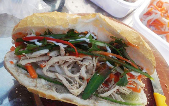 Bánh Mì Bắp Bakery - Bánh Mì Gà Rôti