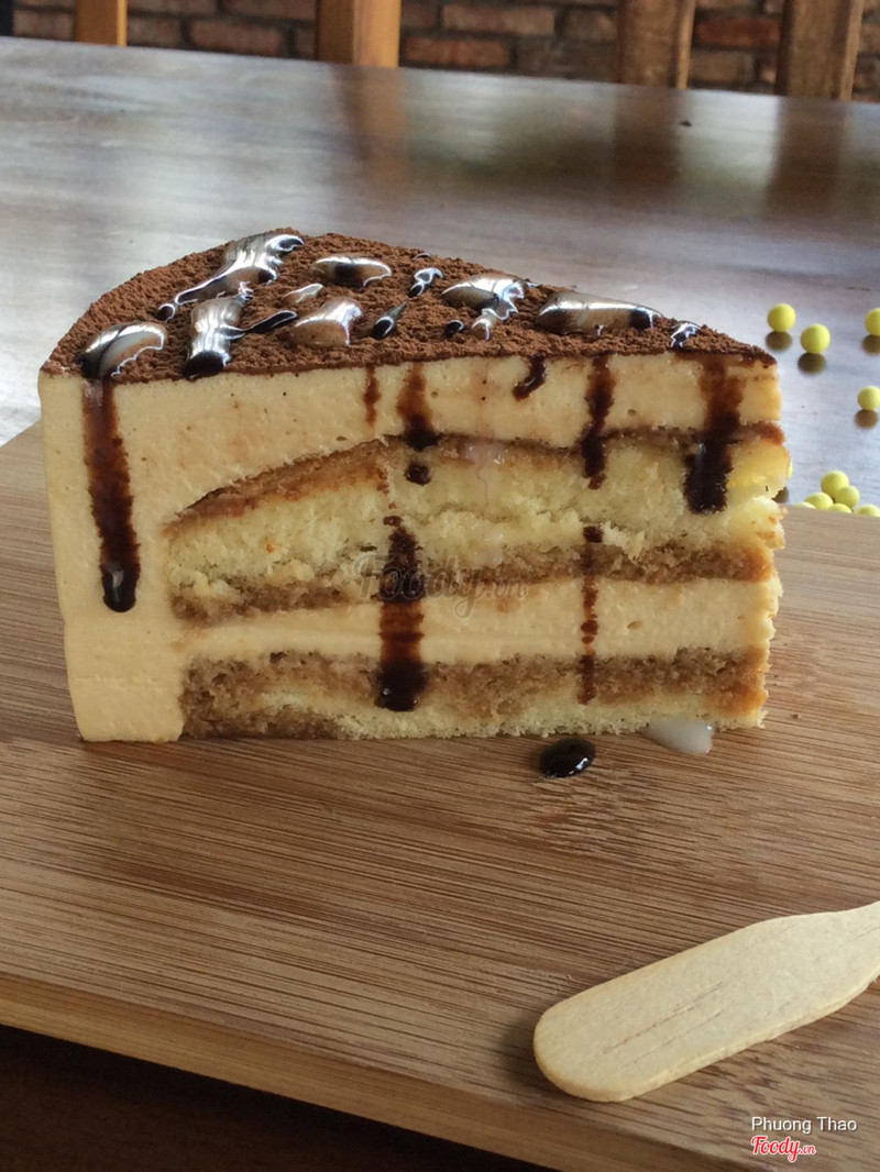 Phần này là bánh tiramisu.. thơm mùi rượu, và cafe ghê luôn. phần này chỉ có 38k thôi.. trông hoành tráng ghê mn nhỉ