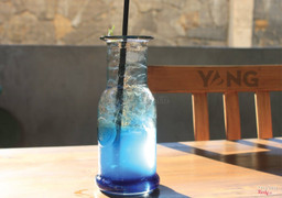 Ly nước có hình dáng đặc biệt