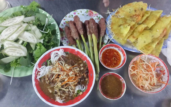 Quê Hương - Bánh Xèo & Nem Lụi