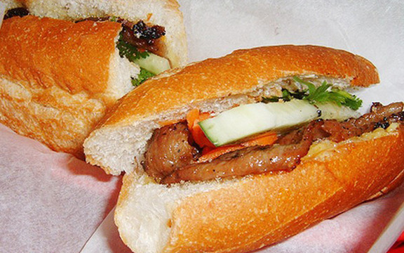 Bánh Mì Thịt Nướng Túi Giấy