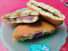 Dorayaki vị socola + khoai môn + trái cây rừng