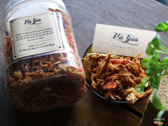 về cửa hàng giò chả khi xưa của bà...