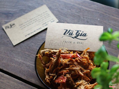 mỗi miếng khô heo là một câu chuyện...