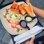 bánh waffle truyền thống mứt dâu