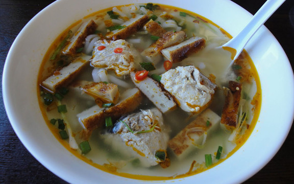 Cô Nguyệt - Bánh Canh & Mì Quảng