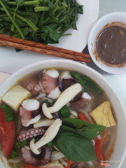 Canh bún bạch tuộc 30k/1 tô