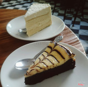 Cheese cake + chocolate mousse