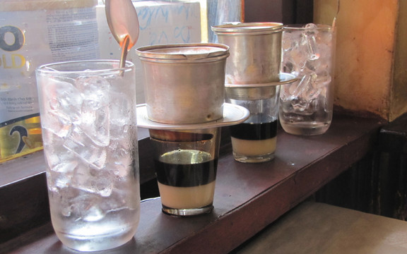 Lá Đỏ Cafe