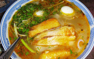 Bánh canh cá lóc Huế