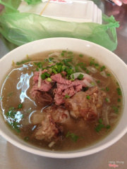 Phở sườn và bò viên 