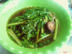 Mì với nấm, cái này là mì gà nhưng để gà riêng