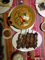 Cà ri gà đỏ và bò sa tế