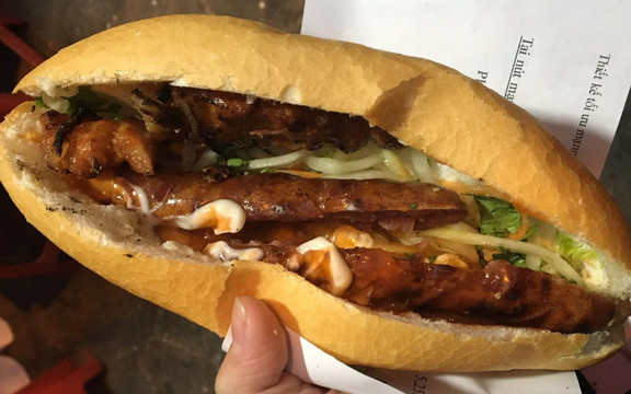 Bánh Mì Thịt Xiên Nướng - Chùa Láng