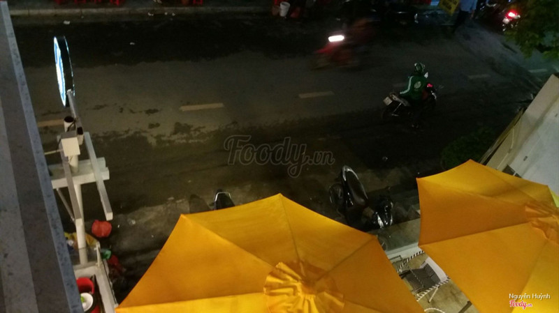 Chỗ để xe phía trước