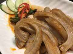 Lá sách phá lấu