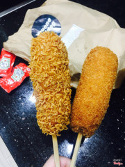 Mozza và xúc xích