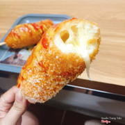 Cắn một miếng phomai kéo dài