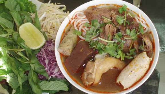 Bún Bò Huế - Can Tin Nhà Máy Z157