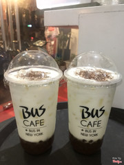 Sữa tươi chân trâu Hoàng Kim.Đã thử qua trân châu hoàng kim nhìu quá rồi nhưng ở Bus trân châu Hoàng kim đặc biệt hơn hẳn.trân châu thơm dai ngọt vừa phải,uống cùng sữa tươi và lớp kem cheese béo ngậy,món này ai uống bảo đảm bị ghiền liền