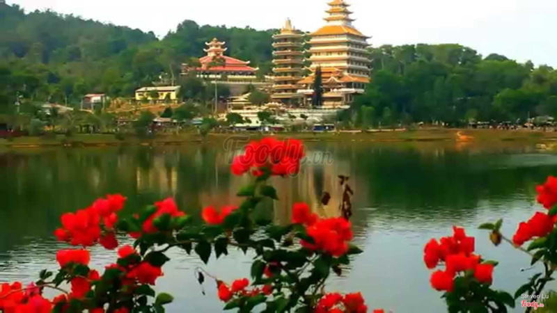 cảnh quan chùa vạn linh Khu du lịch cáp treo Núi Cấm An giang