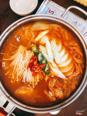 Lẩu sườn sụn hầm Kim Chi