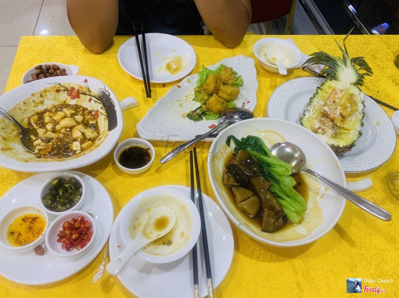 Đợi chờ cơm ra mà đồ ăn nguội lạnh luôn