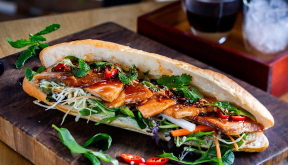 Bánh Mì Que Cô 19 - Bánh Mì Que & Bánh Mì Xíu Mại - Nguyễn Văn Cừ