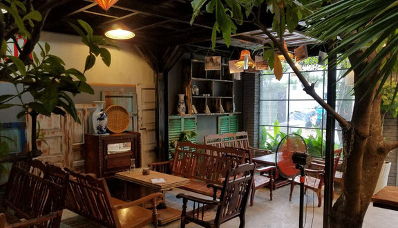 Tiệm Cà Phê 1975