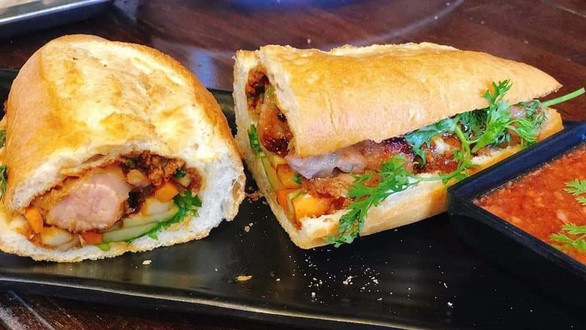 Lưu Hồng - Bánh Mì, Xôi & Đồ Ăn Vặt