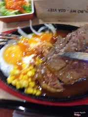 Tấm này chụp lẹ để ăn vì đói quá nên hơi bị run tay :))