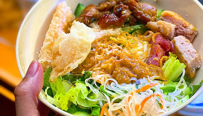 Bún Thịt Nướng, Nem Chả Bốn Chiến