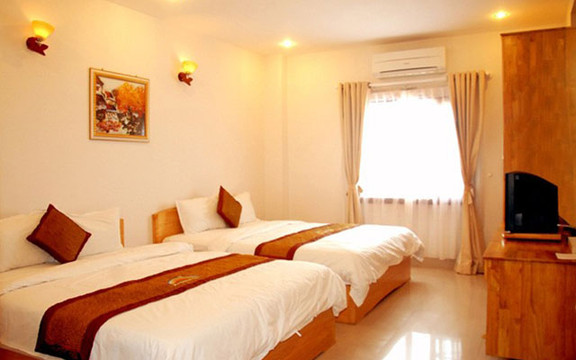 Hoa Phượng Hồng Hotel - Nguyễn Oanh