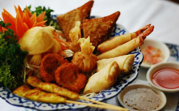 Thai Nakorn Restaurant - Beach Blvd