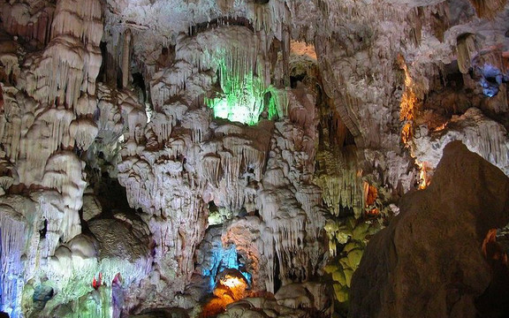 Động Thiên Long - Yên Thủy